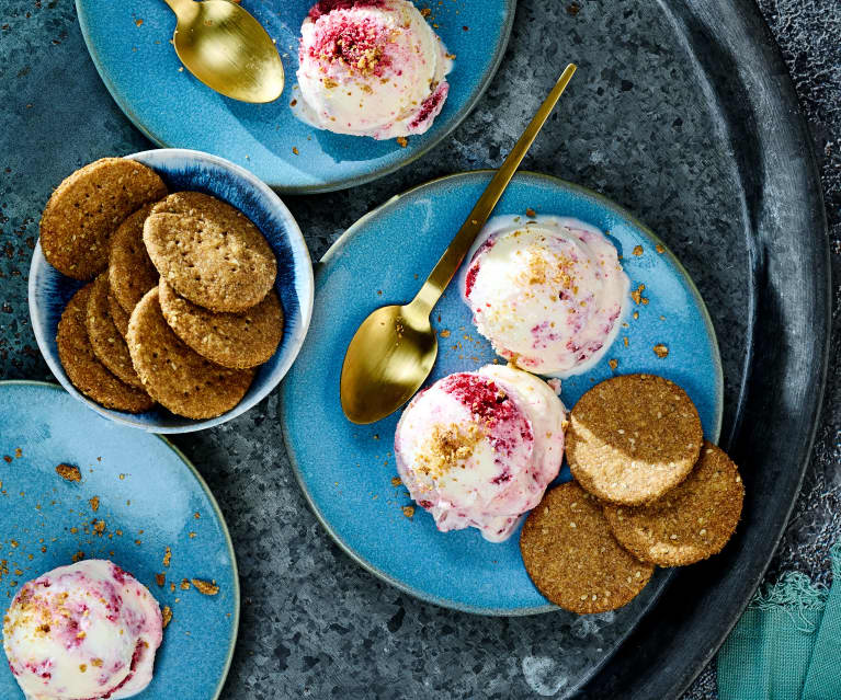 Rote-Bete-Ziegenkäse-Eis mit Kräckern