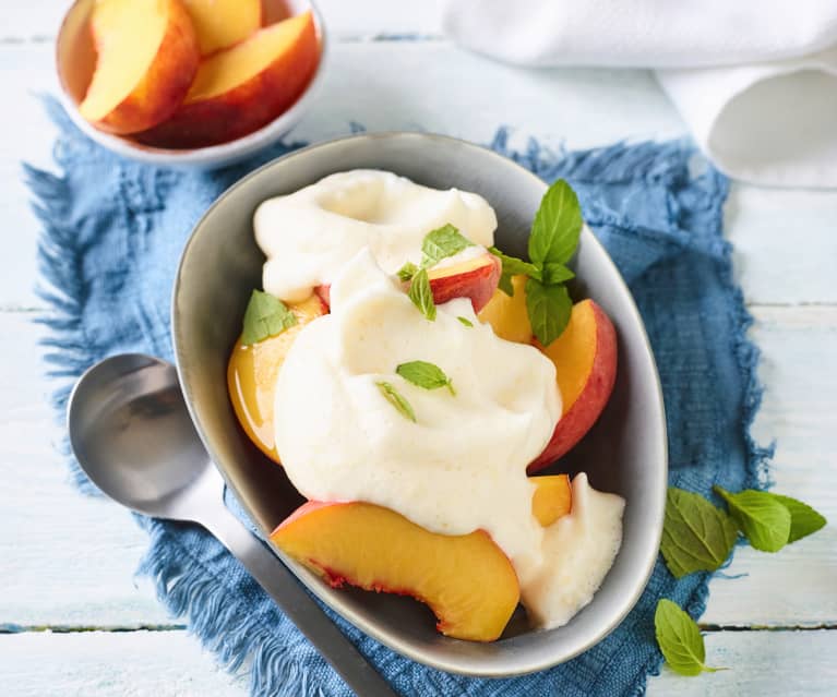 Glace à l'italienne à la pêche