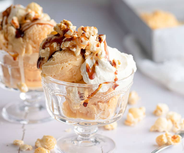 Gelato al caramello con popcorn