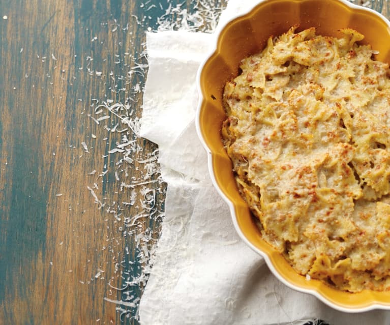 Farfalle com bacon e cogumelos