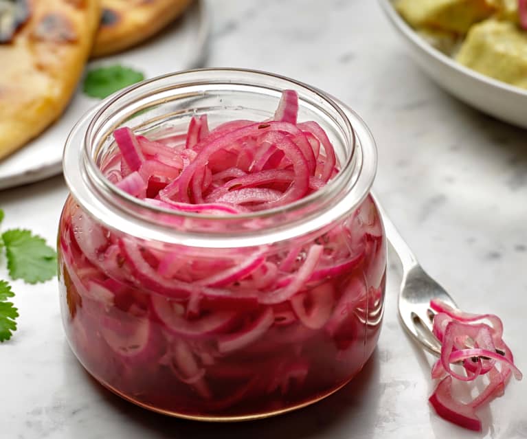 Pickled red onions (Thermomix® Cutter)