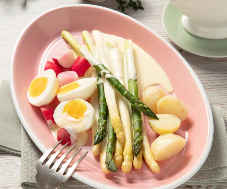 Spargel mit Heurigen und Joghurthollandaise