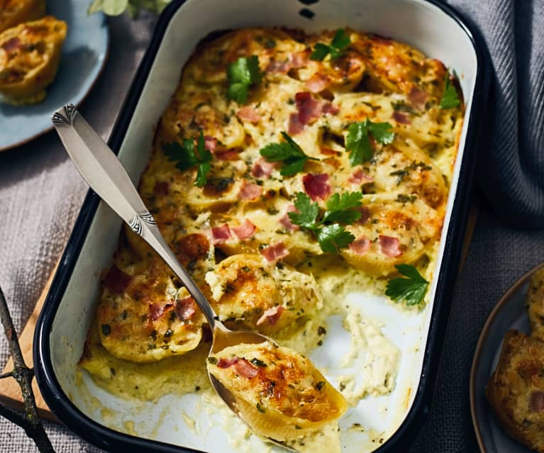 Überbackene Muschelnudeln mit Sauerkraut und Schinken