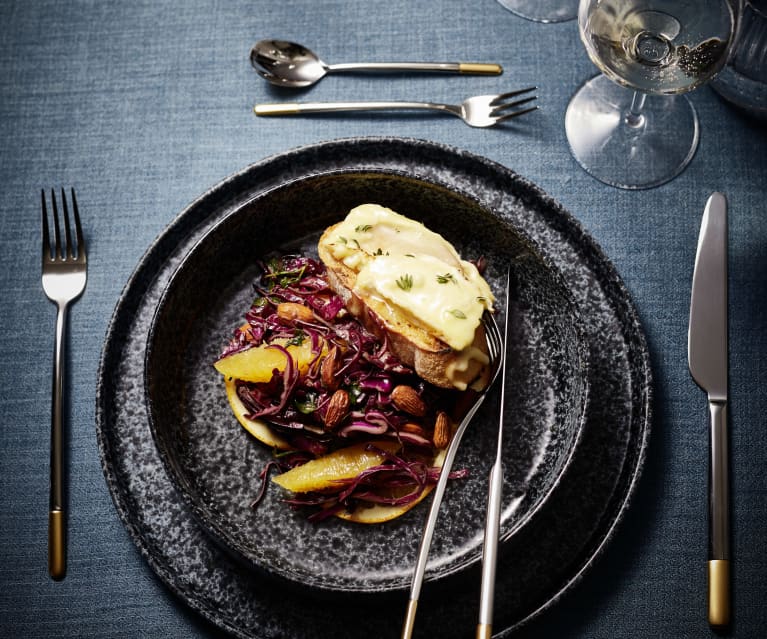 Glühwein-Rotkohlsalat mit Camembert und Nüssen