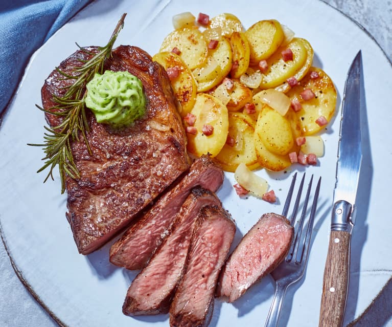 Rumpsteak mit Bratkartoffeln und Kräuterbutter