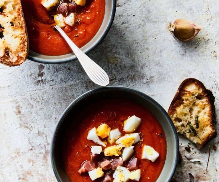 Soupe de tomates au jambon et aux œufs