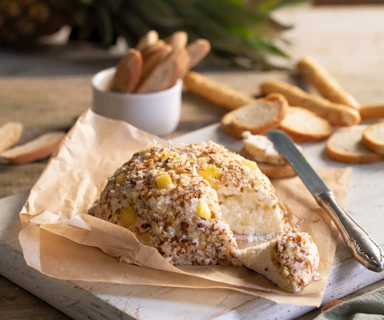 Queijo fresco com amêndoa e ananás