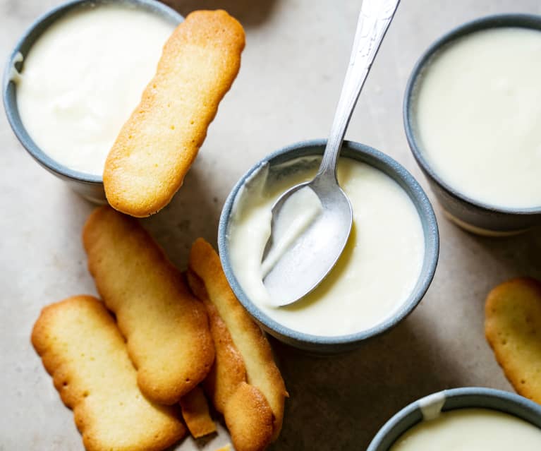 Mousse au citron et langues-de-chat au citron