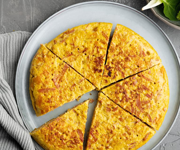 Tortilla de patata al vapor con cebolla dorada