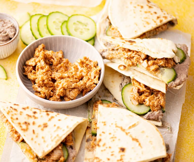 Piadinabrød med pulled chicken og auberginespread