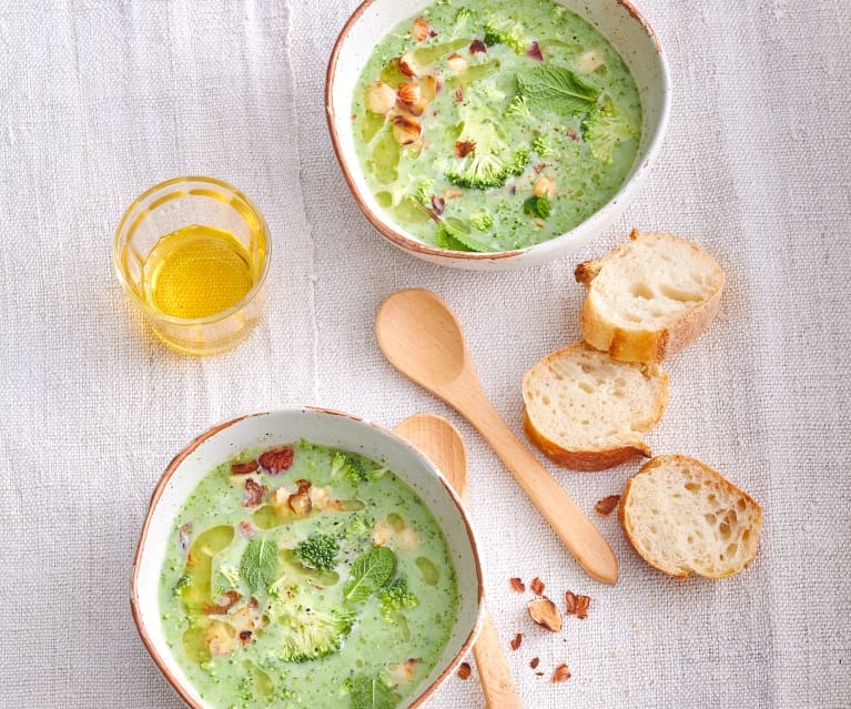 Crème de brocoli, avoine et noisettes