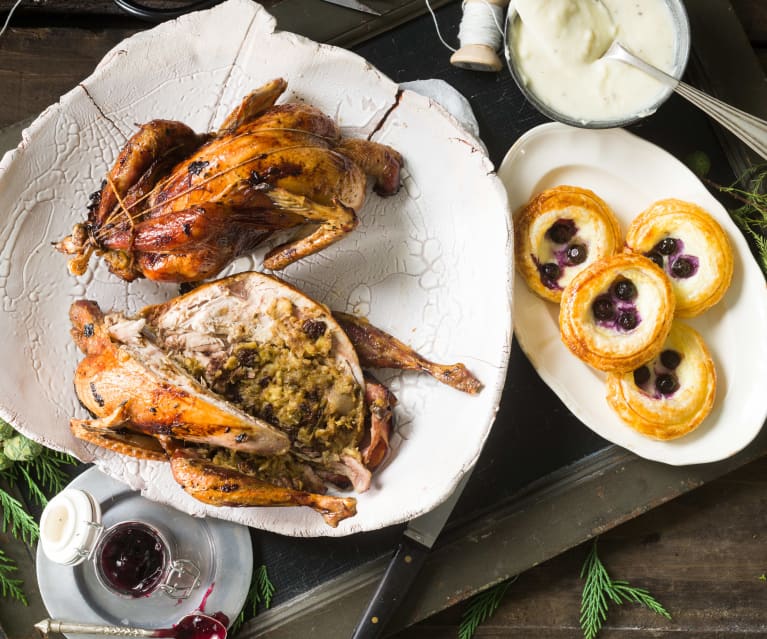 Faisán asado con hojaldre de arándanos y puré trufado de patata