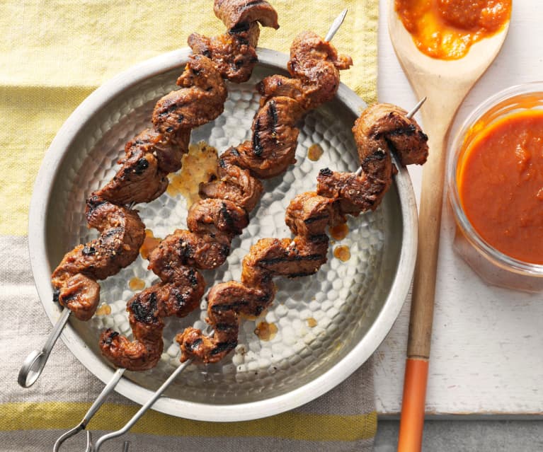 Kebabs de res con salsa bbq sudafricana (Monkey gland sauce)