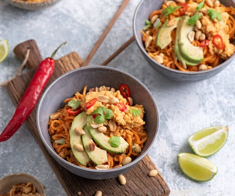 Wegański pad thai ze spiralizowanych batatów (TM6)