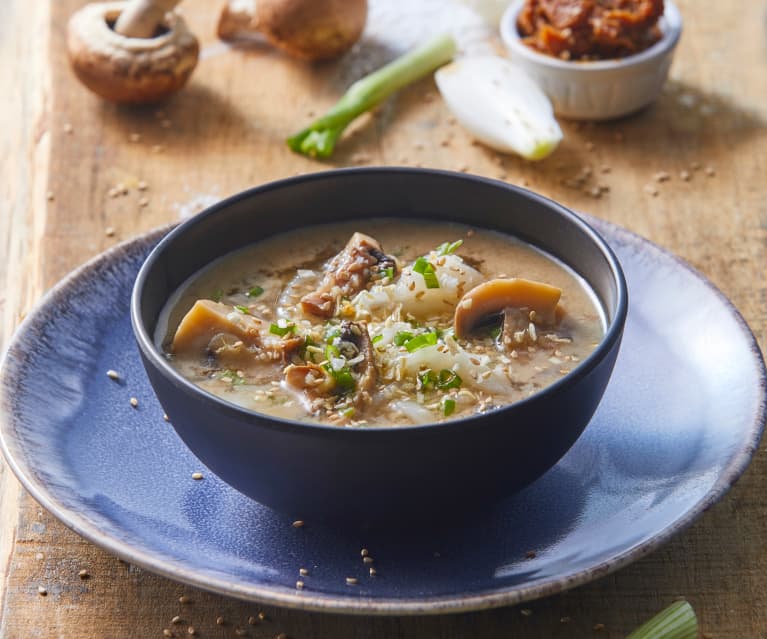 Noodles de tapioca en caldo de ajo rostizado