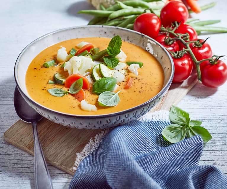 Sommerliche Gemüsesuppe