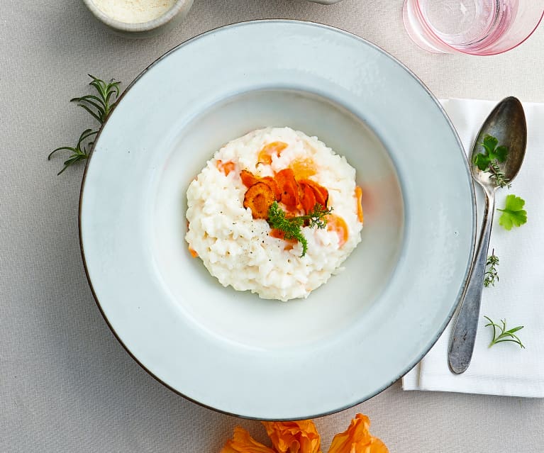 Risotto con petali di carote e caprino