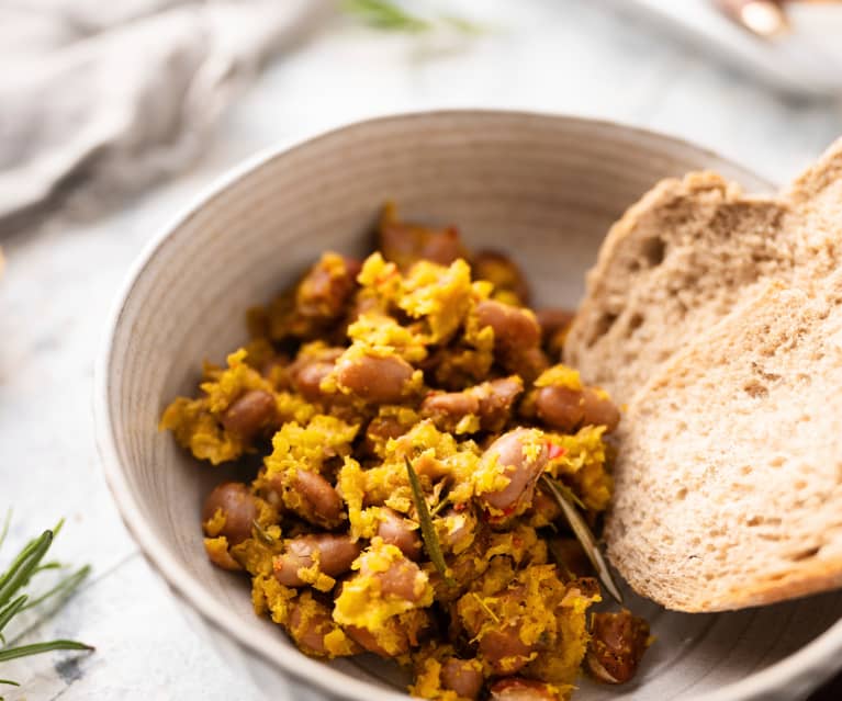 Feijão com legumes no forno