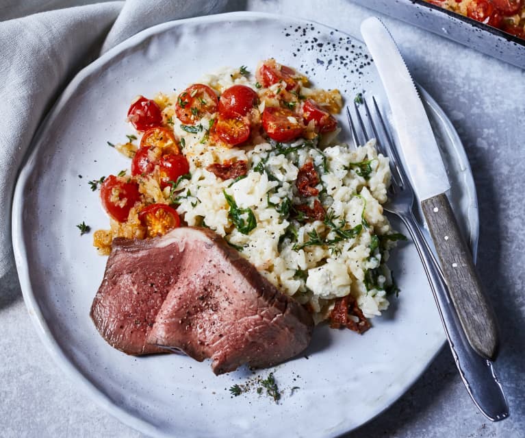 Mediterranes Risotto mit Roastbeef und gebackenen Tomaten