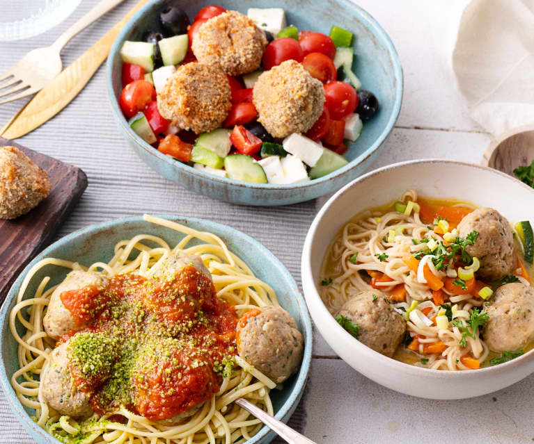 1 receta, 3 platos: Espaguetis con albóndigas. Sopa asiática con albóndigas. Ensalada griega con albóndigas