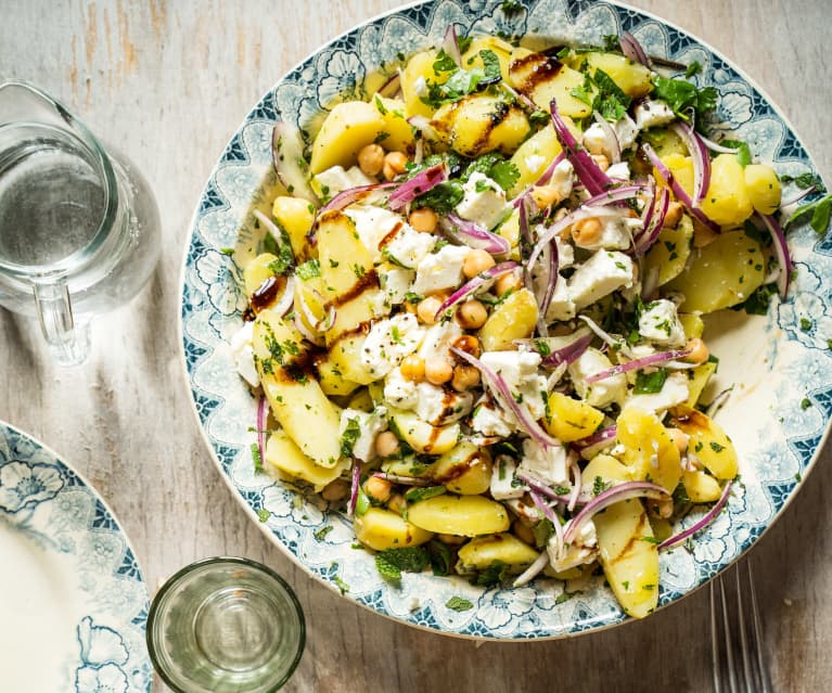 Salade de pommes de terre, pois chiches et feta