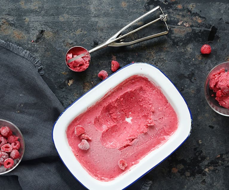 Helado de frambuesas o frutos rojos