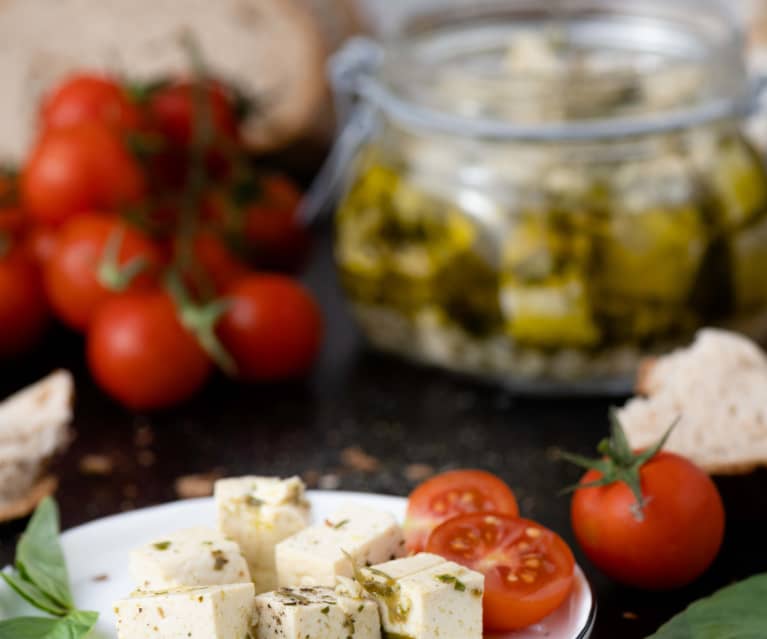 Veganer Feta-Ersatz mit Kräuteröl