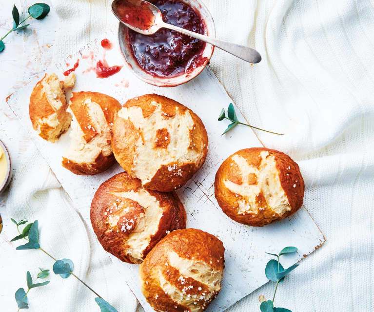 Petits pains façon bretzel