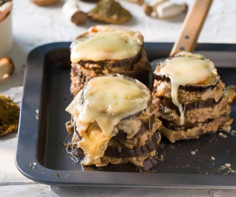 Milhojas de berenjena con paté ibérico, setas y Torta del Casar