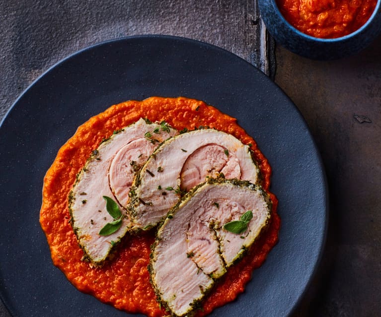 Putenbrust sous-vide mit Kräutern und Paprikasauce