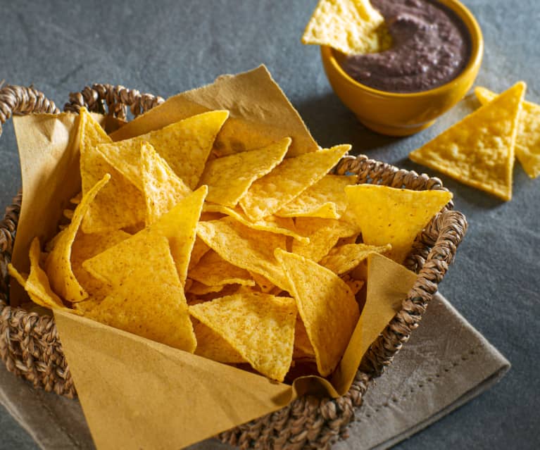 Chips di mais con crema di fagioli