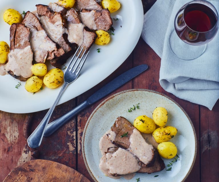 Spalla di manzo a Cottura Lenta con salsa al vino