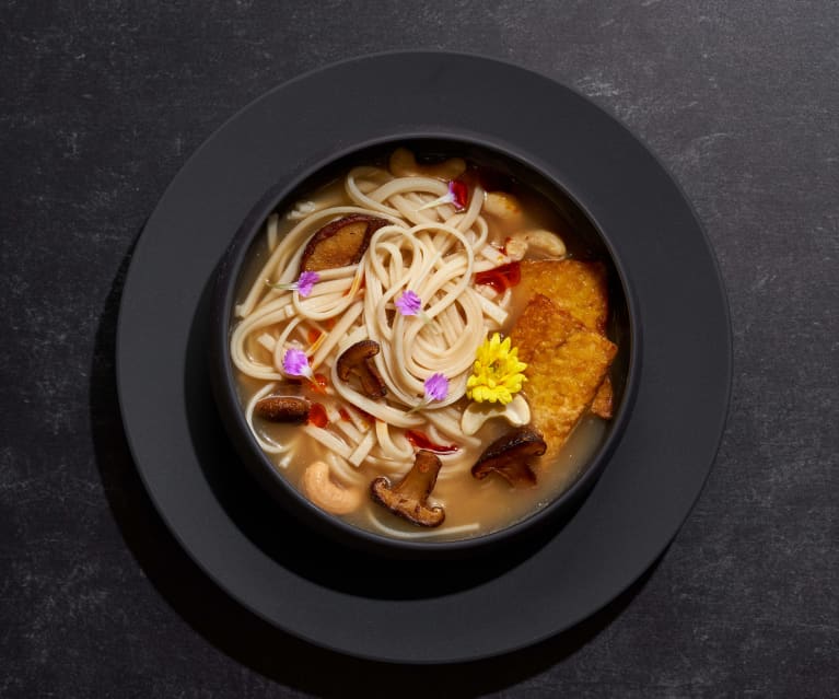 Nouilles ramen épicées à l'érable, au tofu & aux champignons