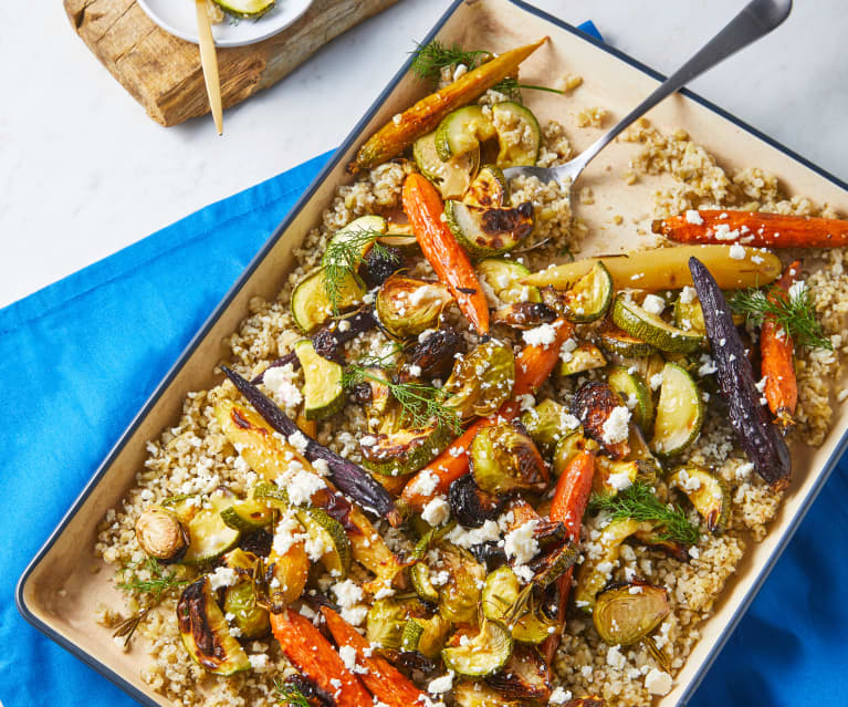 Vegetales rostizados con farro, aderezo de queso feta y limón