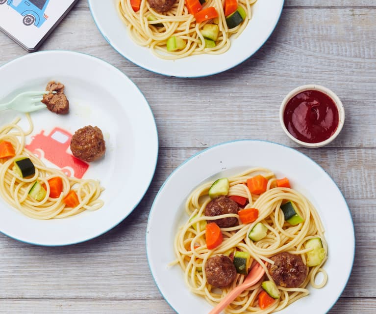 Spaghetti aux légumes et boulettes de viande - Cookidoo® – the official  Thermomix® recipe platform
