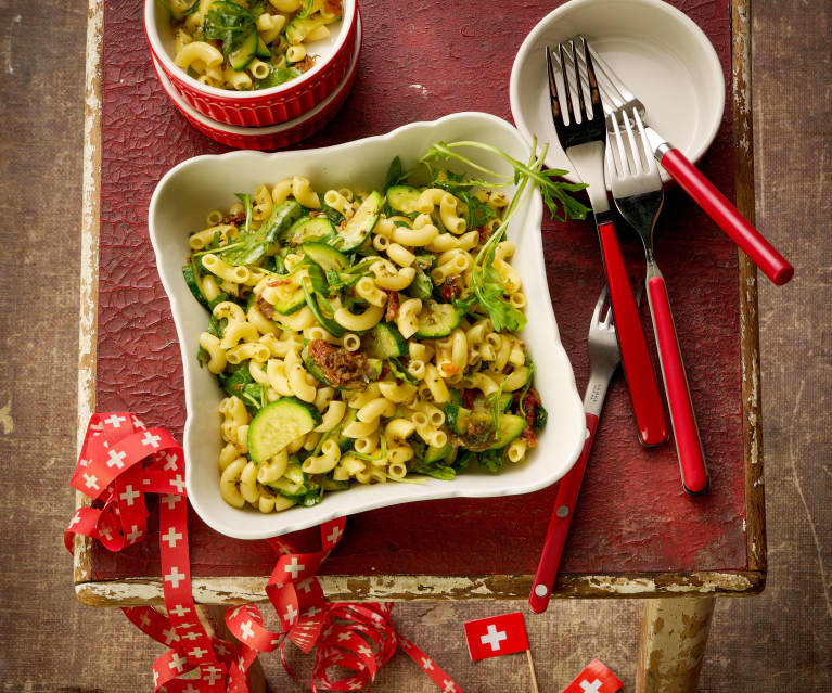 Insalata di pasta estiva con zucchine