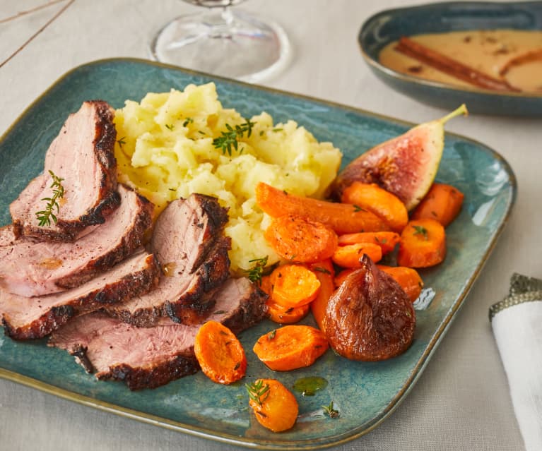 Magret de canard au miel, carottes et figues rôti, écrasé de pommes de terre à l'huile de truffe Magret de canard au miel, carottes et figues rôti, écrasé de pommes de terre à l'huile de truffe