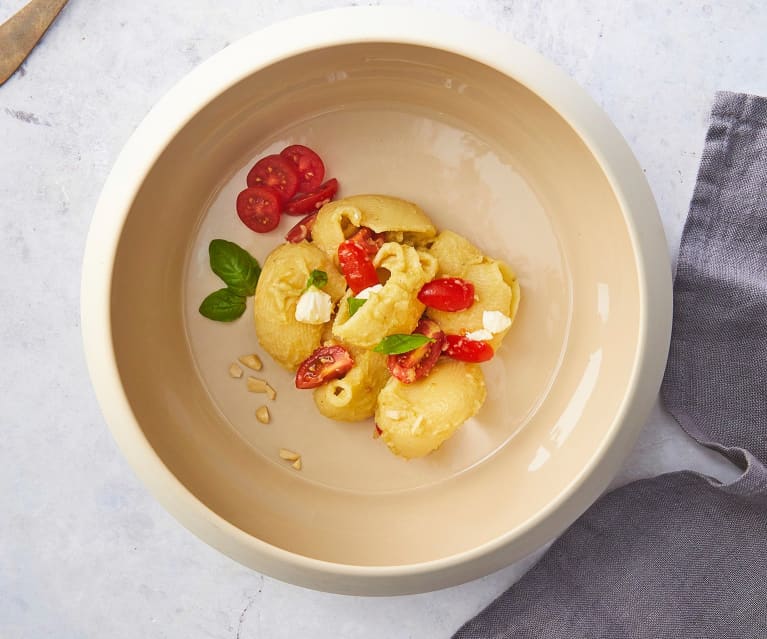 Insalata di conchiglioni con pesto di melanzane