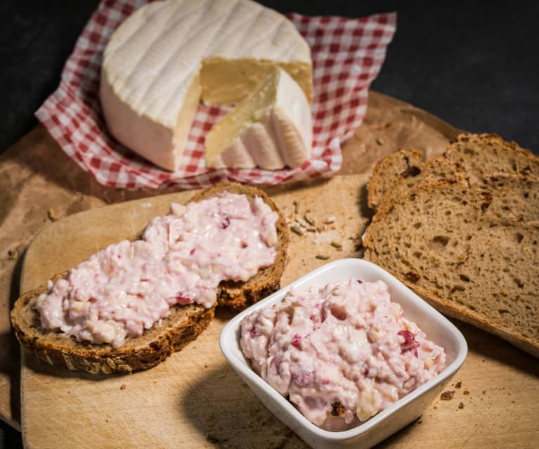 Crema de camembert y arándanos rojos