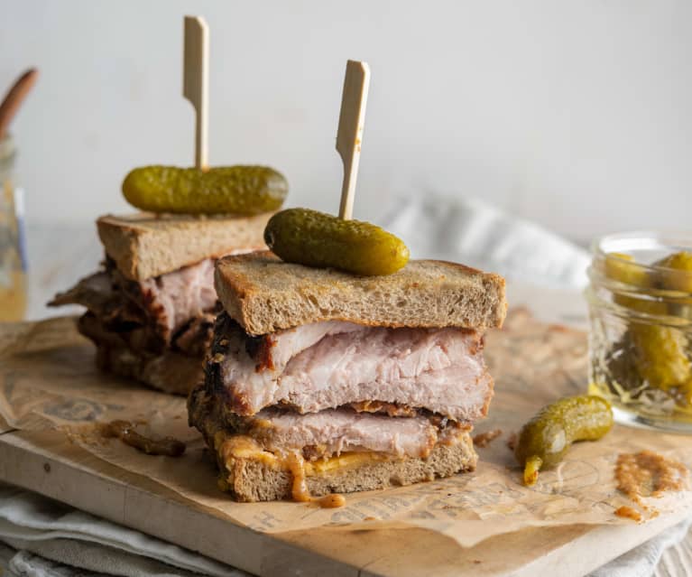 Reuben-sandwich med grillet oksekød