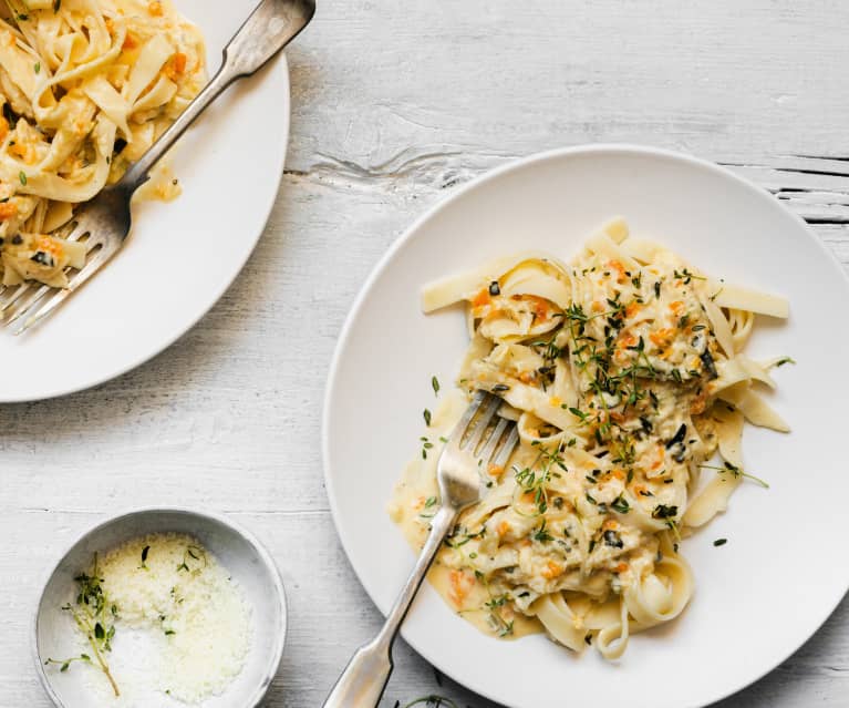 Tallarines con carbonara vegetariana