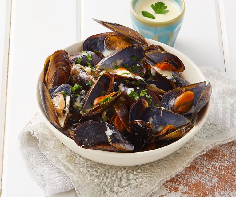 Impepata di cozze con salsa al burro bianco