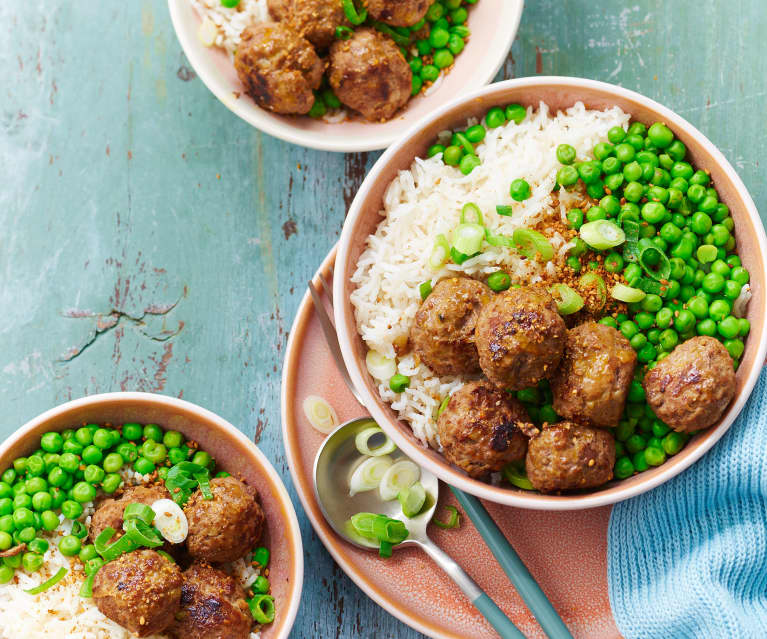 Boulettes de bœuf au curry, riz et petits pois