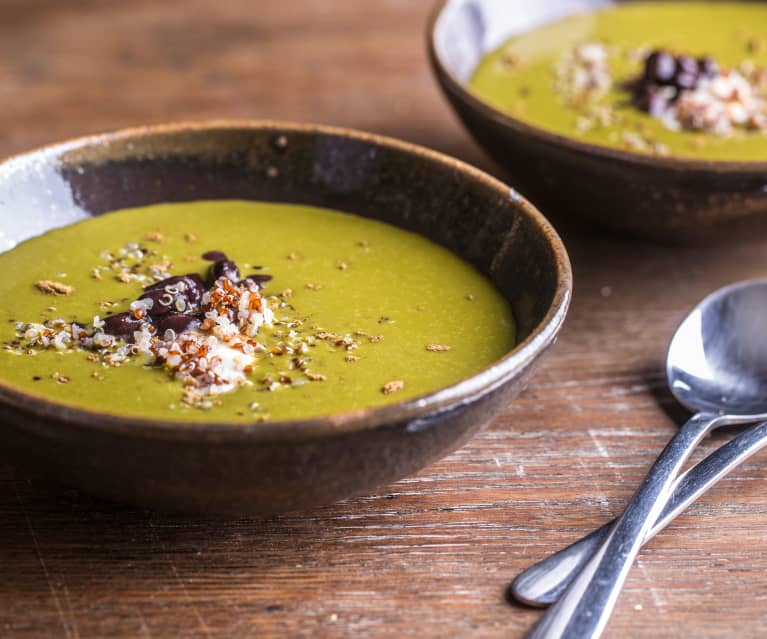 Vellutata di bietole con quinoa e fagioli neri