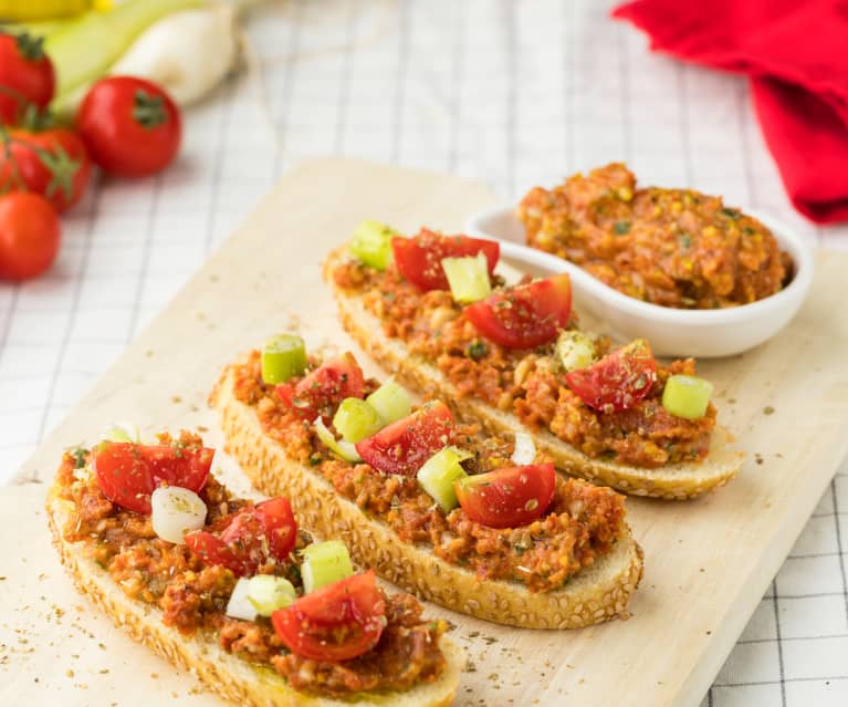 Bruschette con patè di pomodori secchi all'arancio