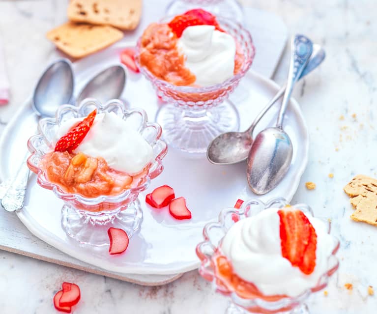 Salade rhubarbe-fraise et fromage blanc