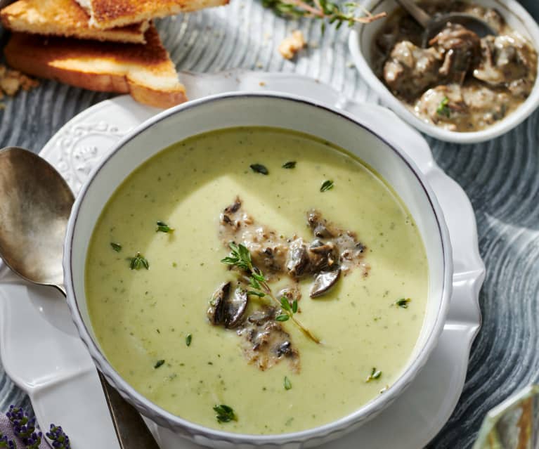 Kräuter-Knoblauch-Cremesuppe mit Schnecken