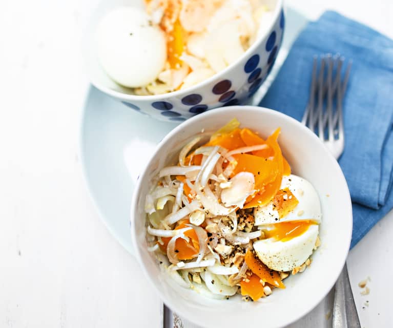 Salade d'endives à la mimolette et œuf poché