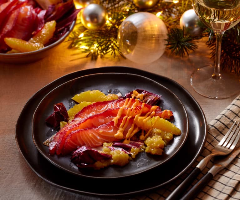 Rot gebeizter Lachs mit geschmortem Wintersalat und Orangen-Chutney