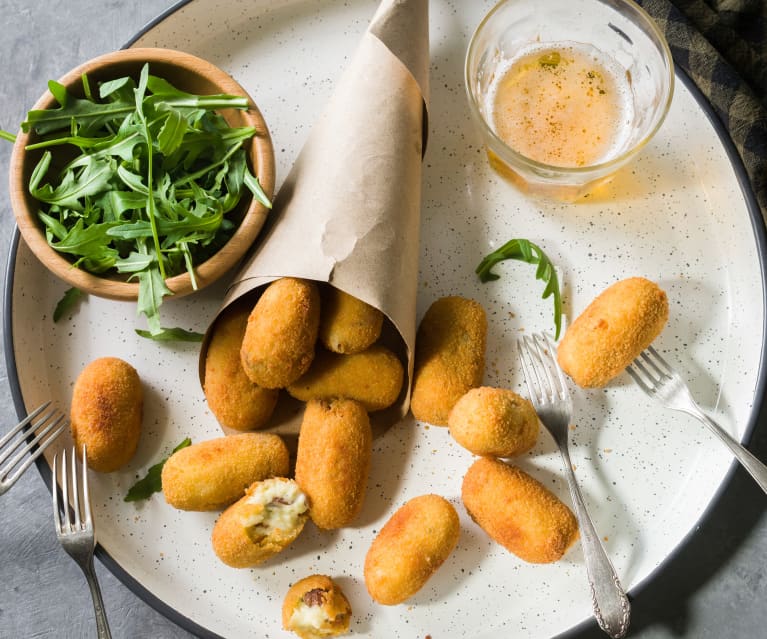 Croquetas de bacalao con pasas Croquetas de bacalao con pasas